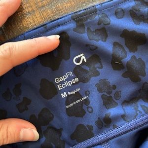 Gap Fit blue leopard leggings
